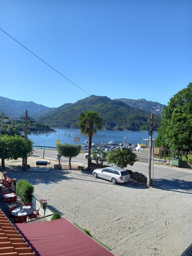 Sobreiro Apartamentos Rio Caldo Ngoại thất bức ảnh
