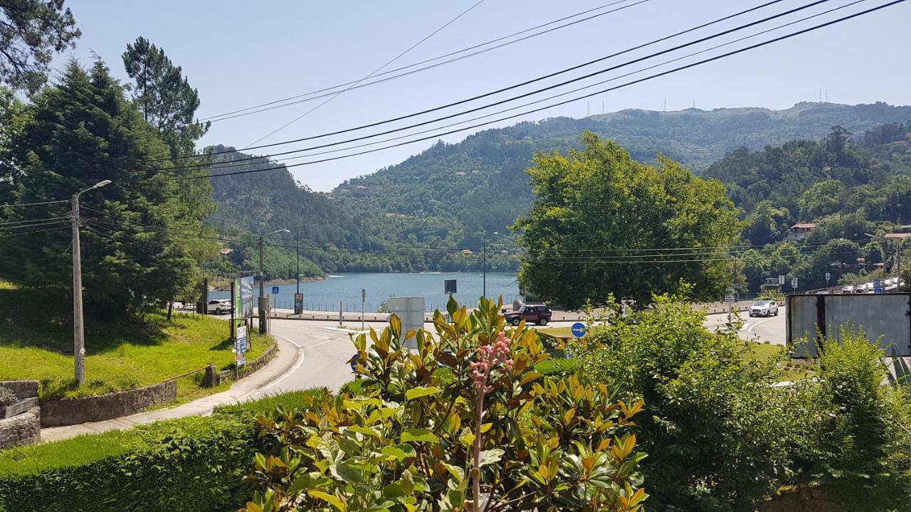 Sobreiro Apartamentos Rio Caldo Ngoại thất bức ảnh